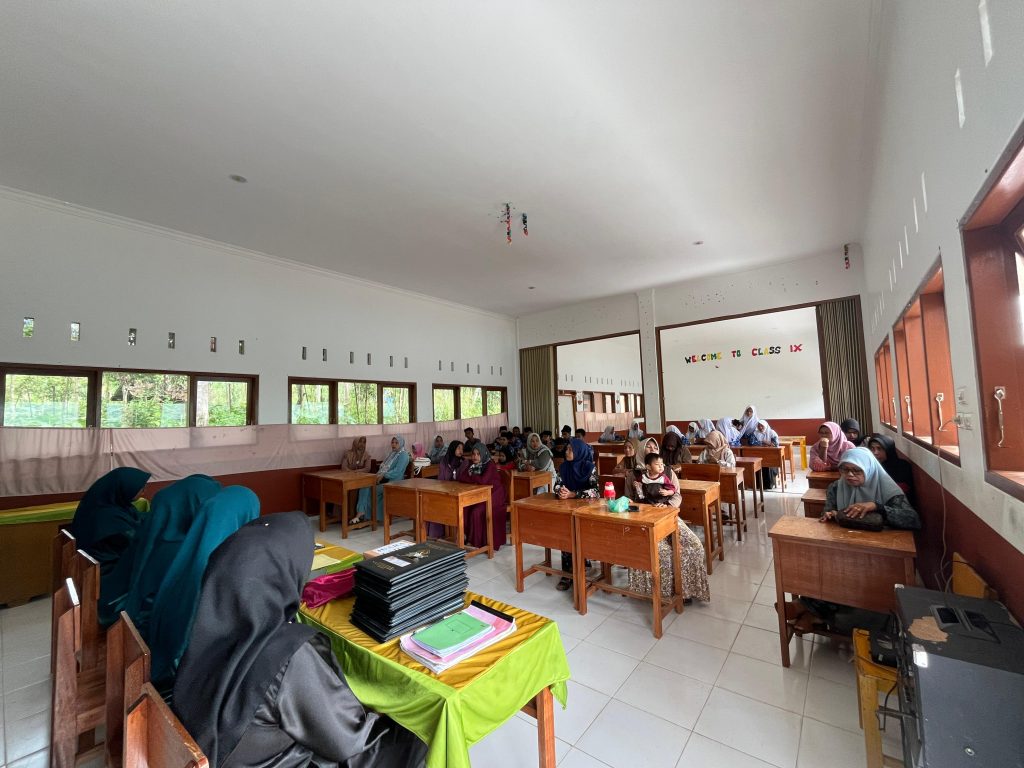 Penerimaan Rapor Kenaikan Kelas Semester Genap Tahun Pelajaran 2025/2026